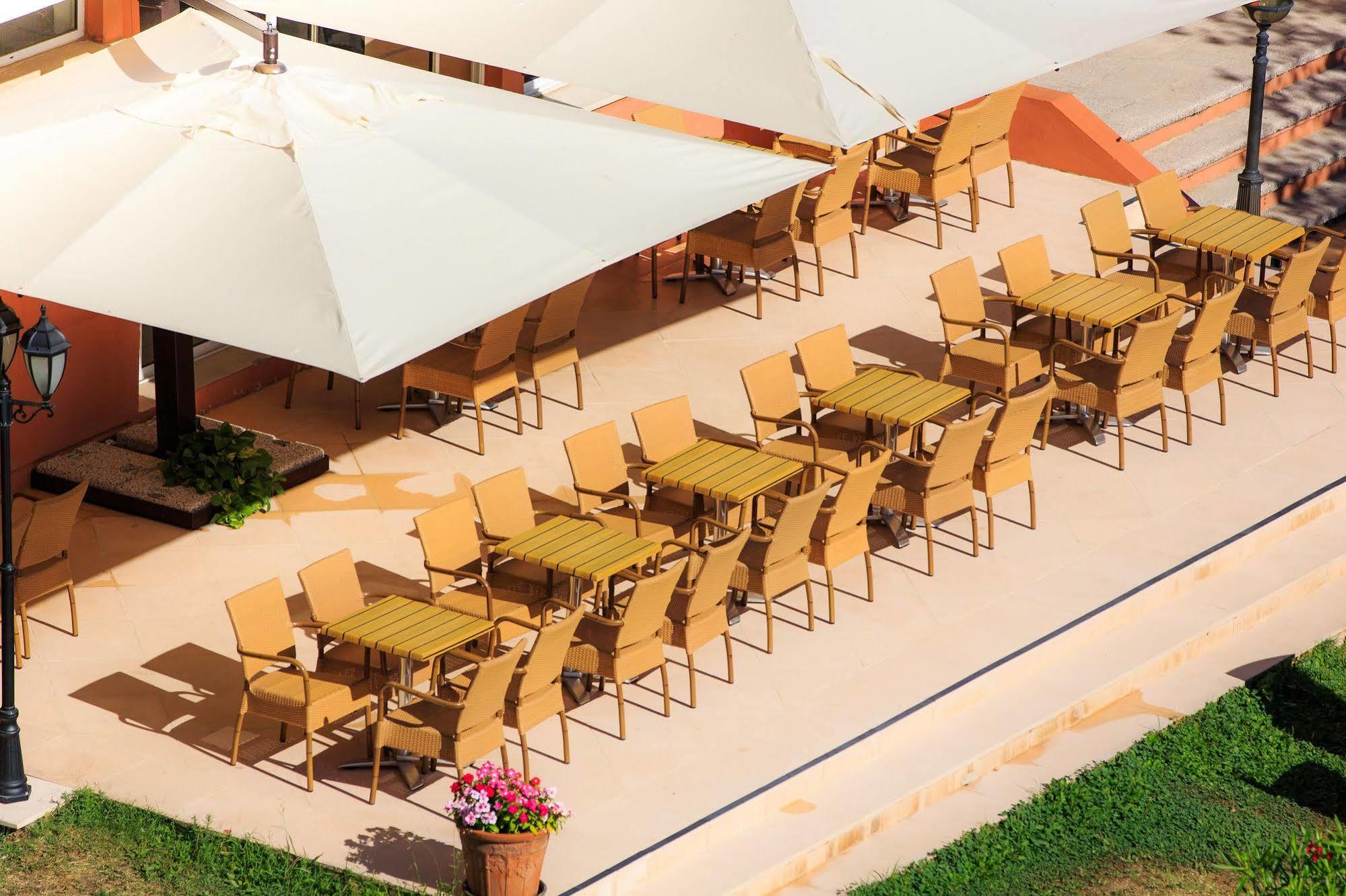 Hotel Club Le Capet Sainte-Maxime Buitenkant foto